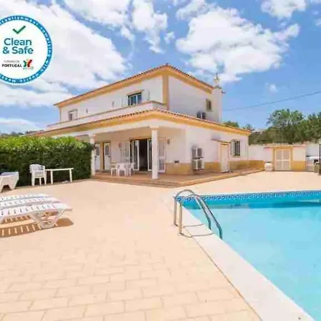 4 Bedroom Lombos With Pool In Porches Lagoa (Algarve)
