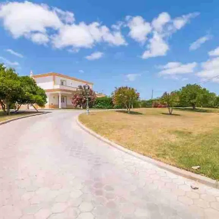 Villa 4 Bedroom Lombos With Pool In Porches *