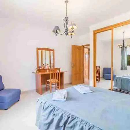 Villa 4 Bedroom Lombos With Pool In Porches *