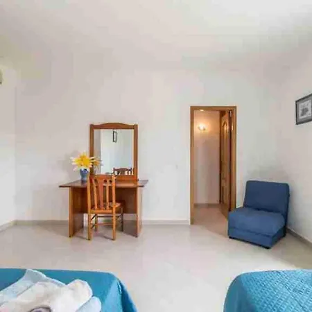 Villa 4 Bedroom Lombos With Pool In Porches *