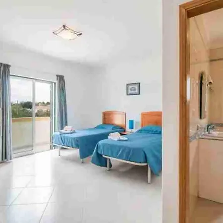 Villa 4 Bedroom Lombos With Pool In Porches Lagoa (Algarve)